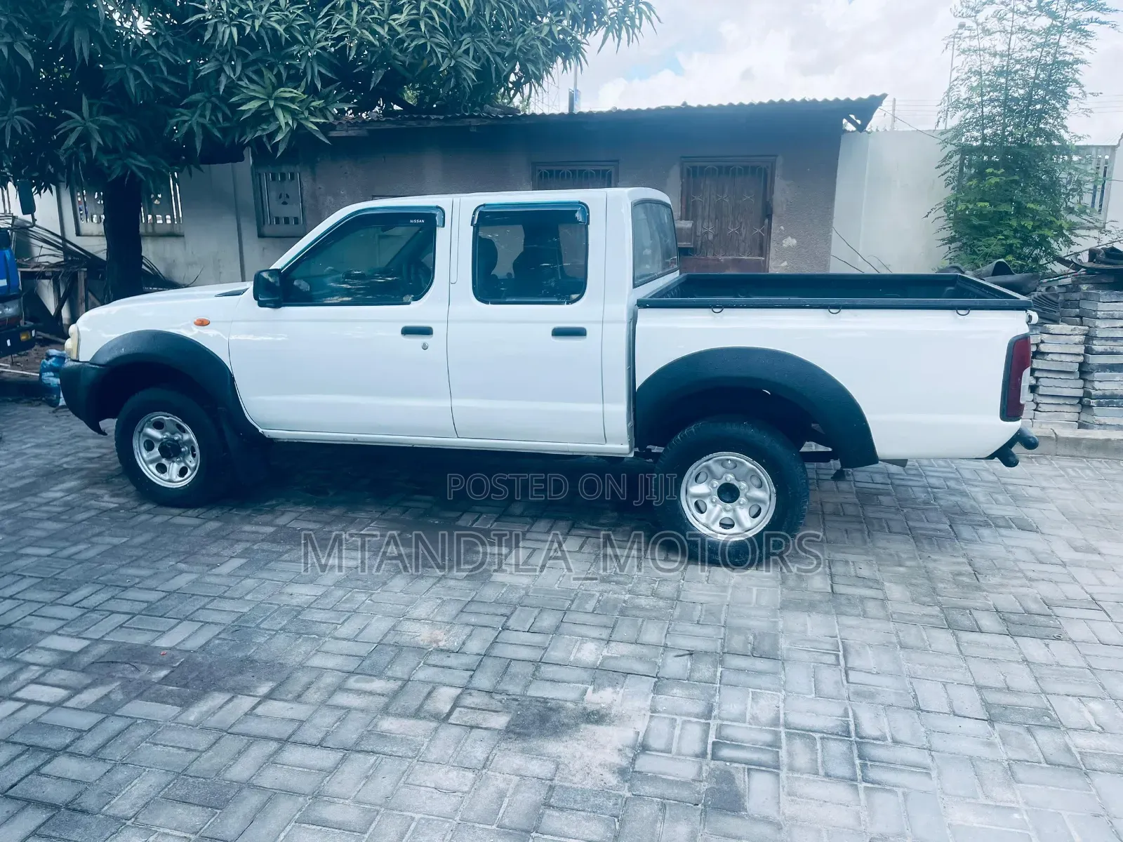 Nissan Hardbody 2400i Double Cab 4x4 2005 White