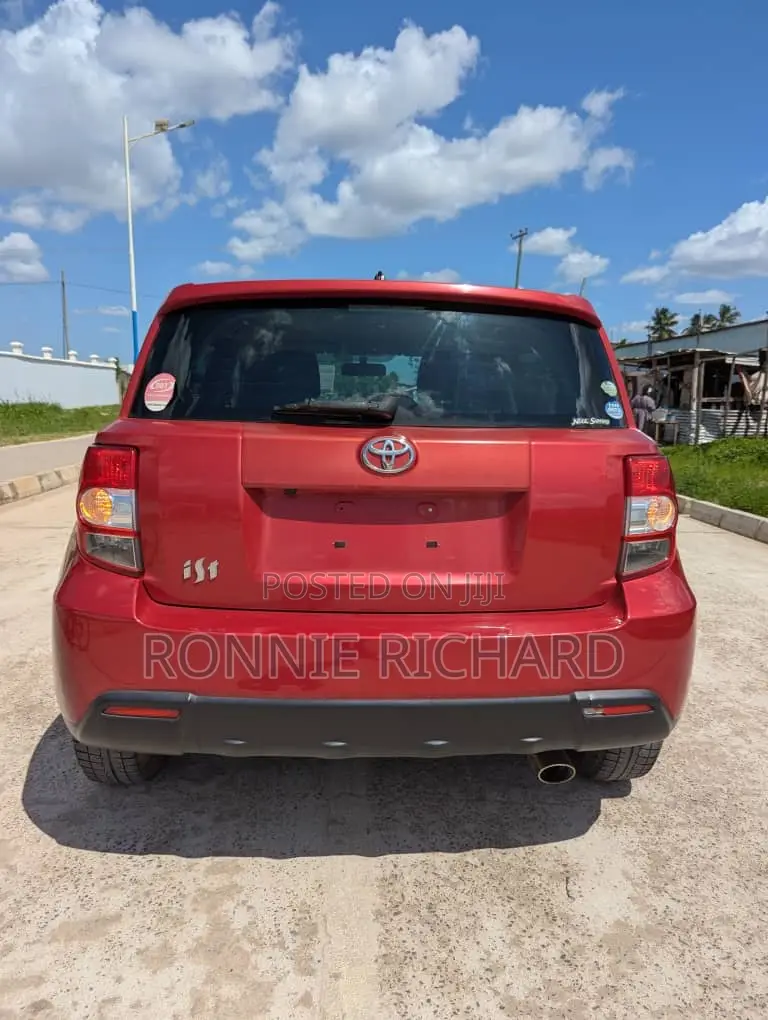 Toyota IST 2010 Red