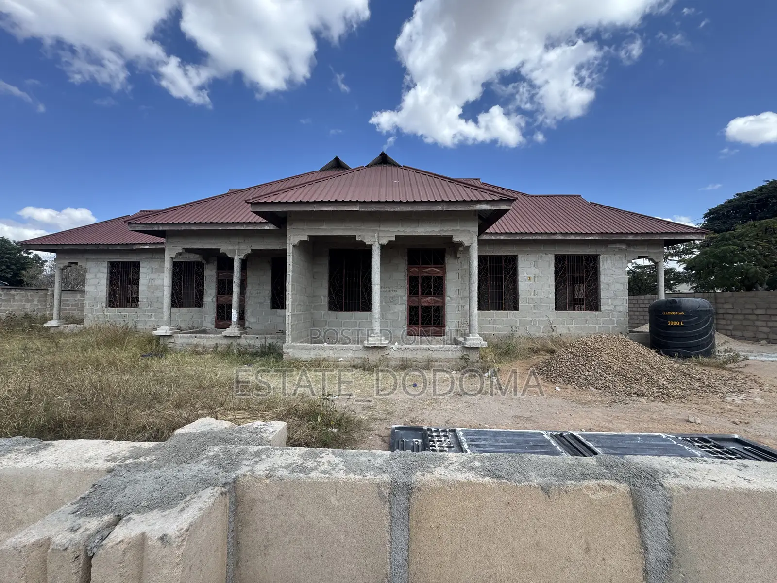 6bdrm Duplex in Nkuhungu, Dodoma Rural for sale