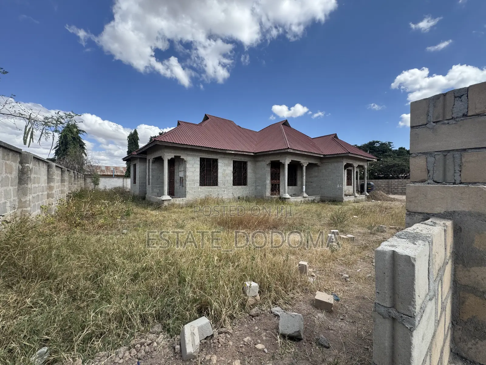 6bdrm Duplex in Nkuhungu, Dodoma Rural for sale