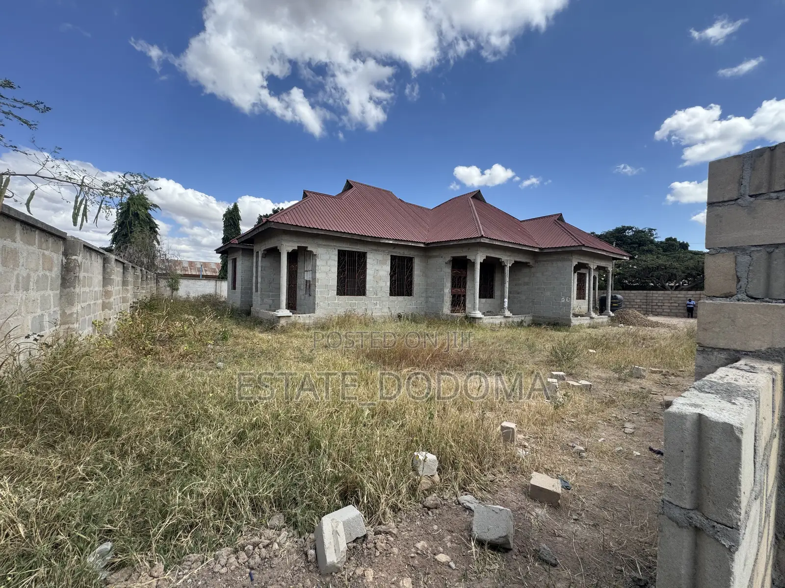 6bdrm Duplex in Nkuhungu, Dodoma Rural for sale