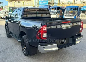 Toyota Hilux 2021 Blue