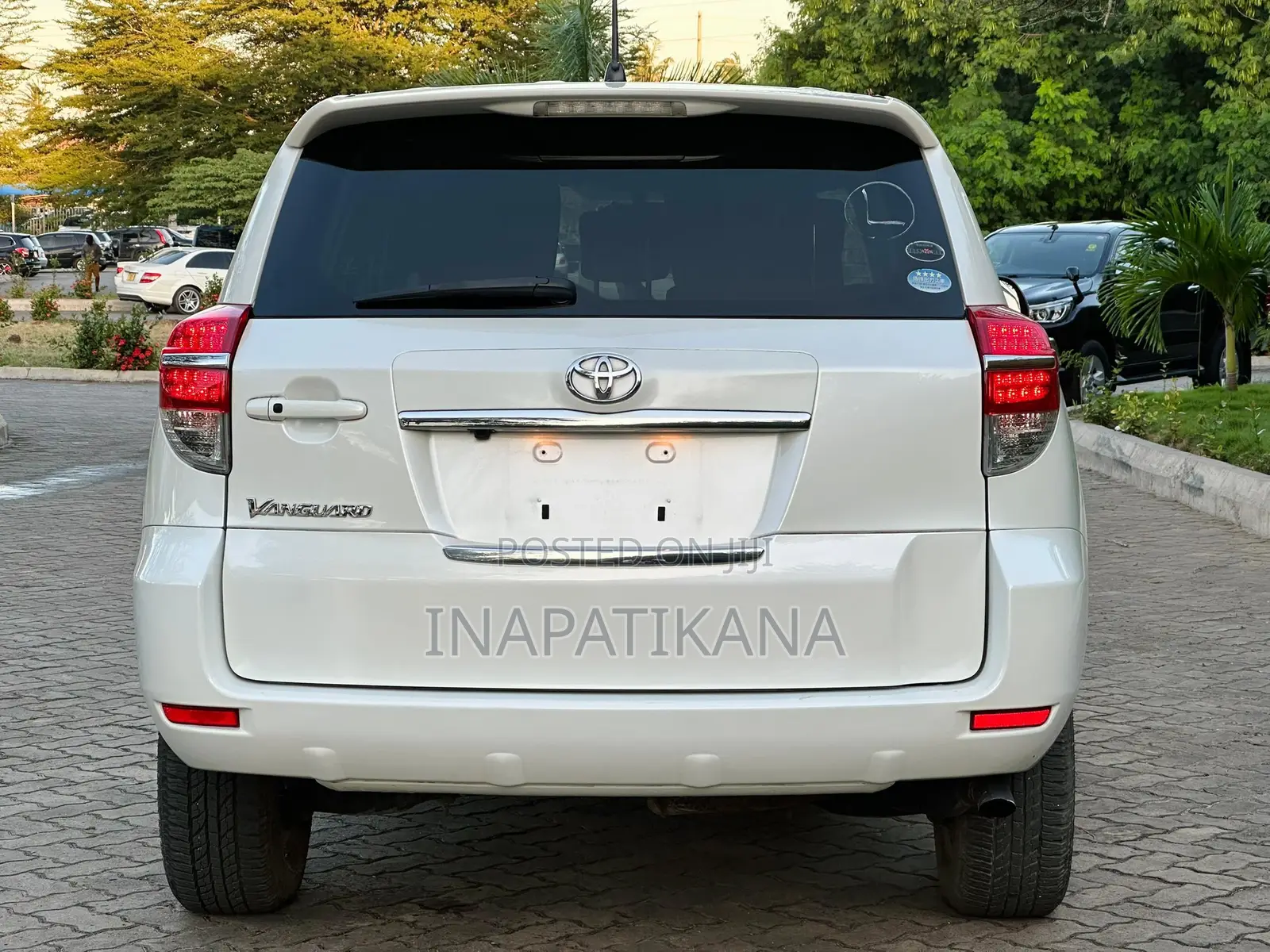Toyota Vanguard 2011 Silver