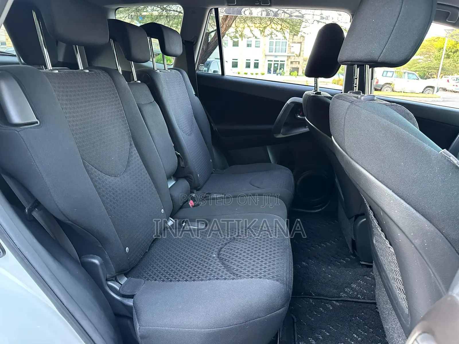Toyota Vanguard 2011 Silver