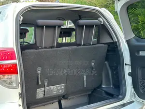 Toyota Vanguard 2011 Silver
