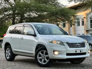 Toyota Vanguard 2011 Silver