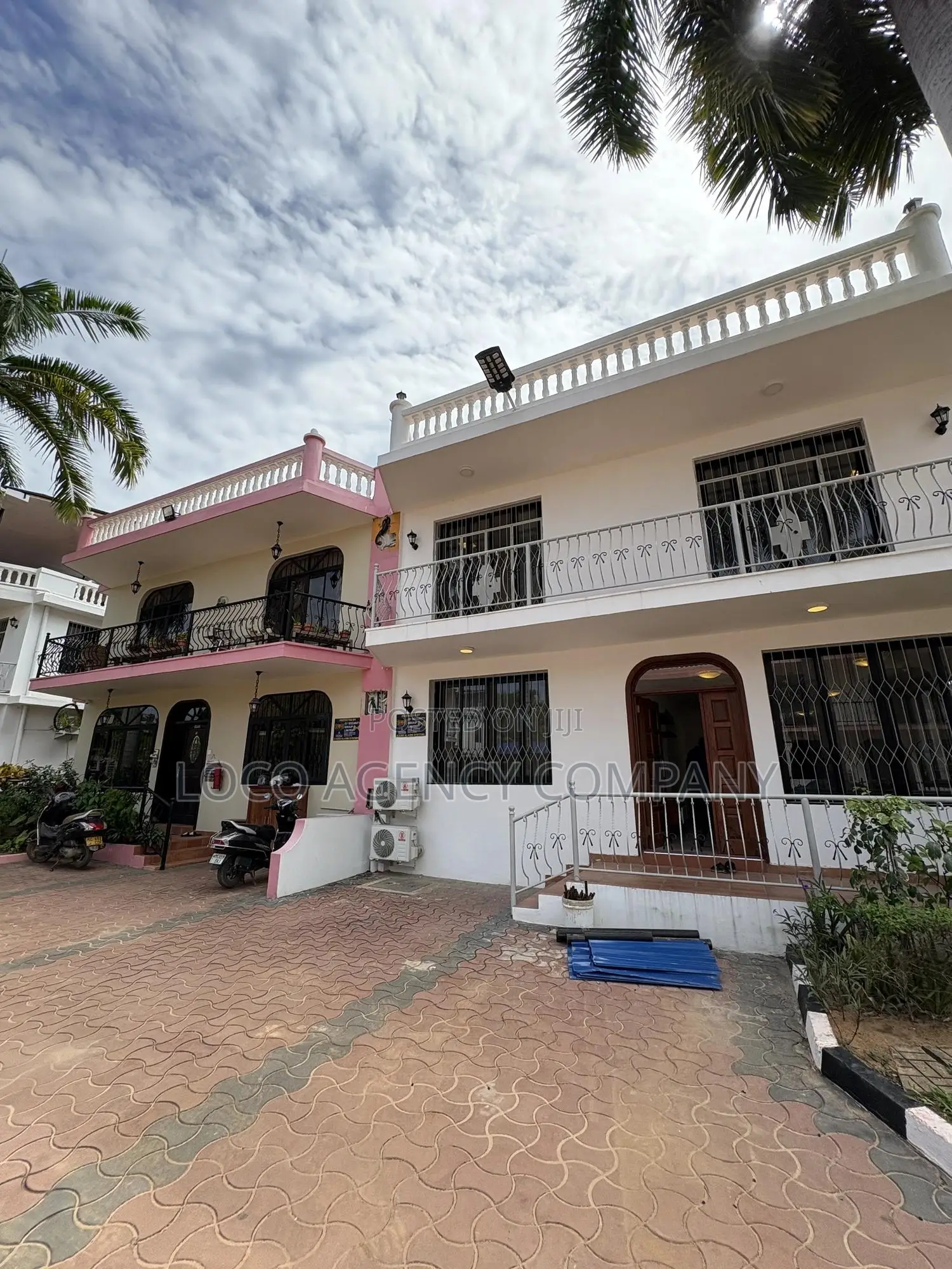 Furnished 4bdrm Villa in Trusted Real Estate for rent