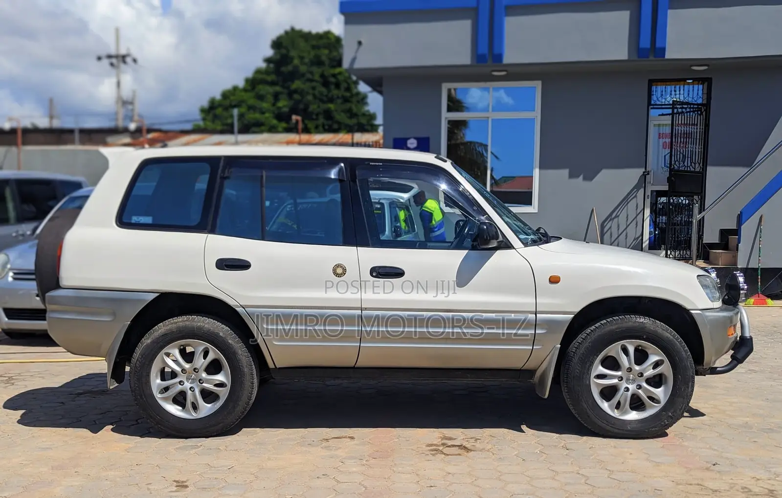 Toyota RAV4 1999 White