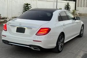 Mercedes-Benz E220 2017 Pearl