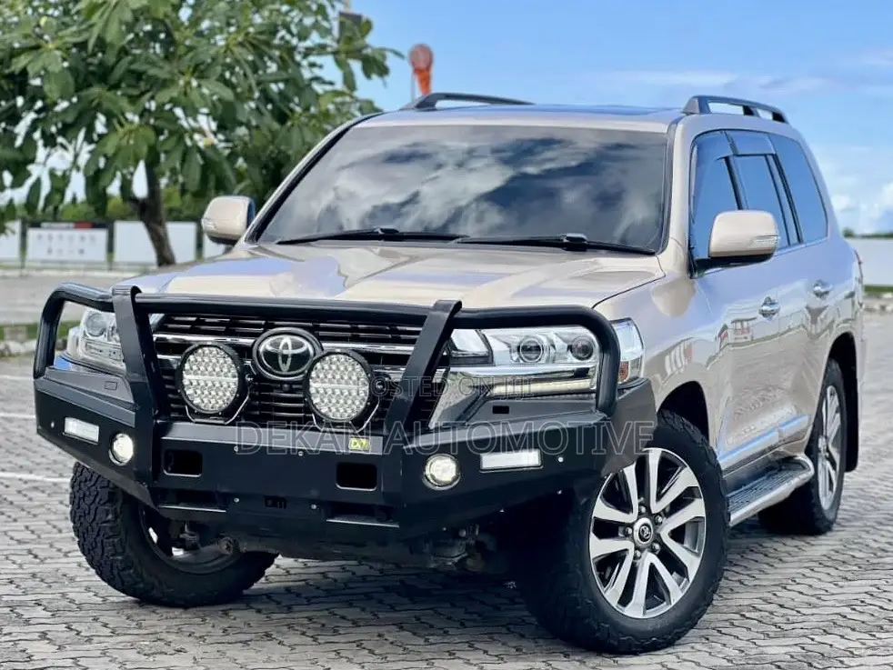 Toyota Land Cruiser 4.6 V8 ZX 2018 Beige