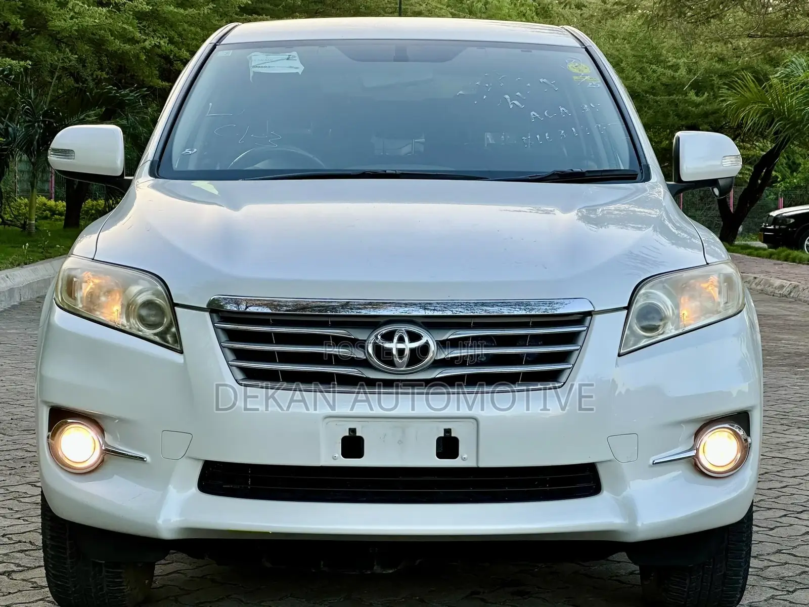Toyota Vanguard 2010 White