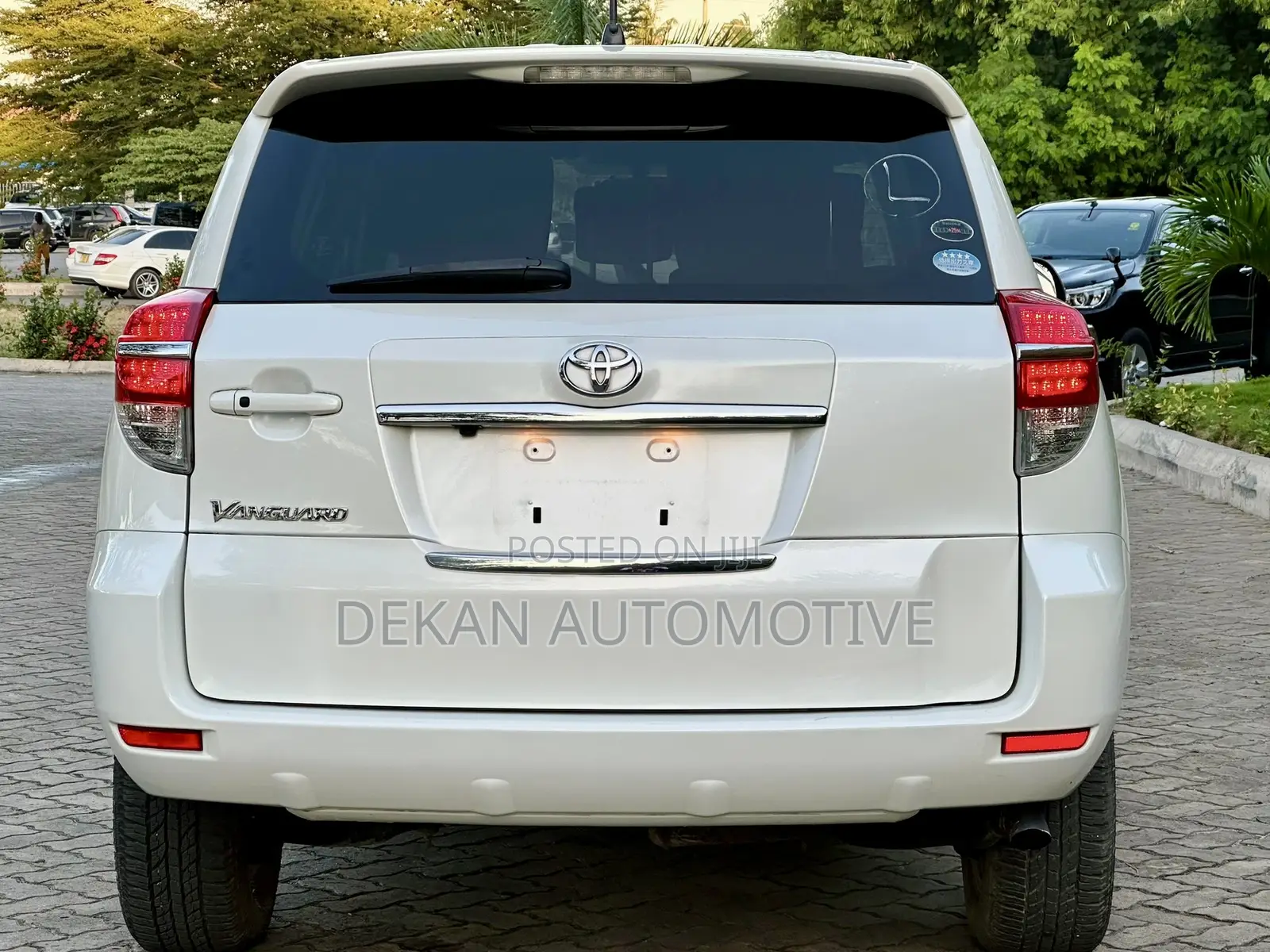 Toyota Vanguard 2010 White