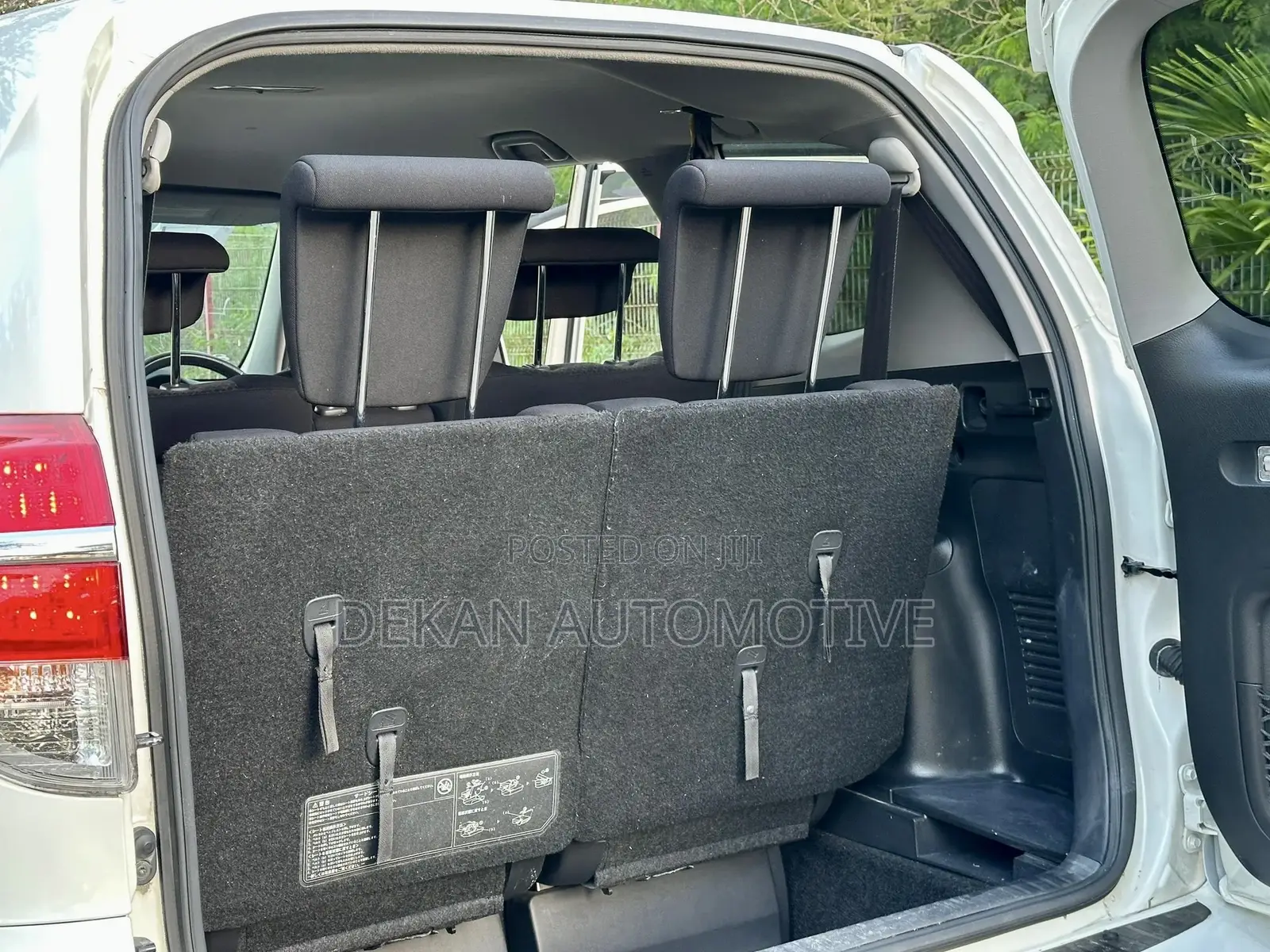 Toyota Vanguard 2010 White