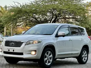 Toyota Vanguard 2010 White