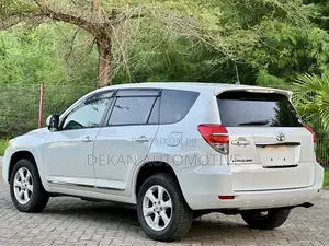 Toyota Vanguard 2010 White