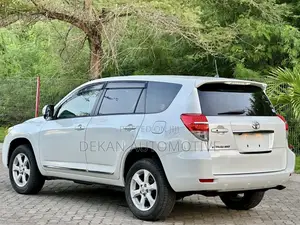 Toyota Vanguard 2010 White