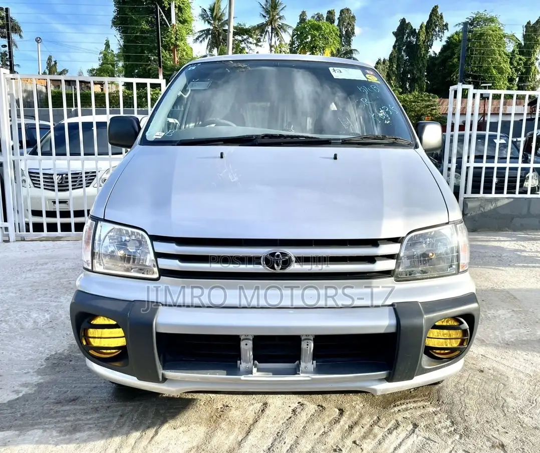Toyota Noah 2001 Silver