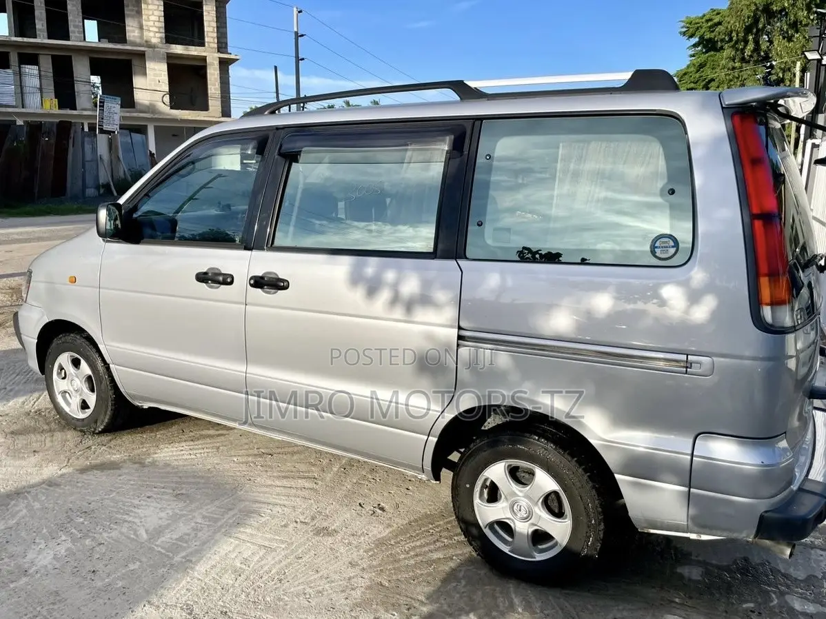 Toyota Noah 2001 Silver