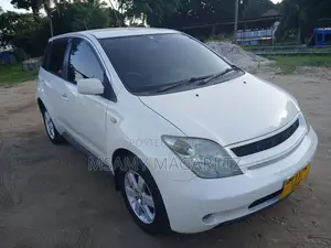 Toyota IST 2005 White