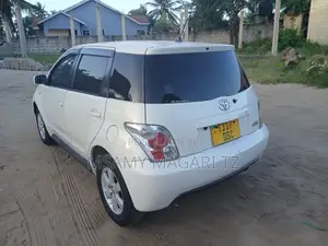Toyota IST 2005 White