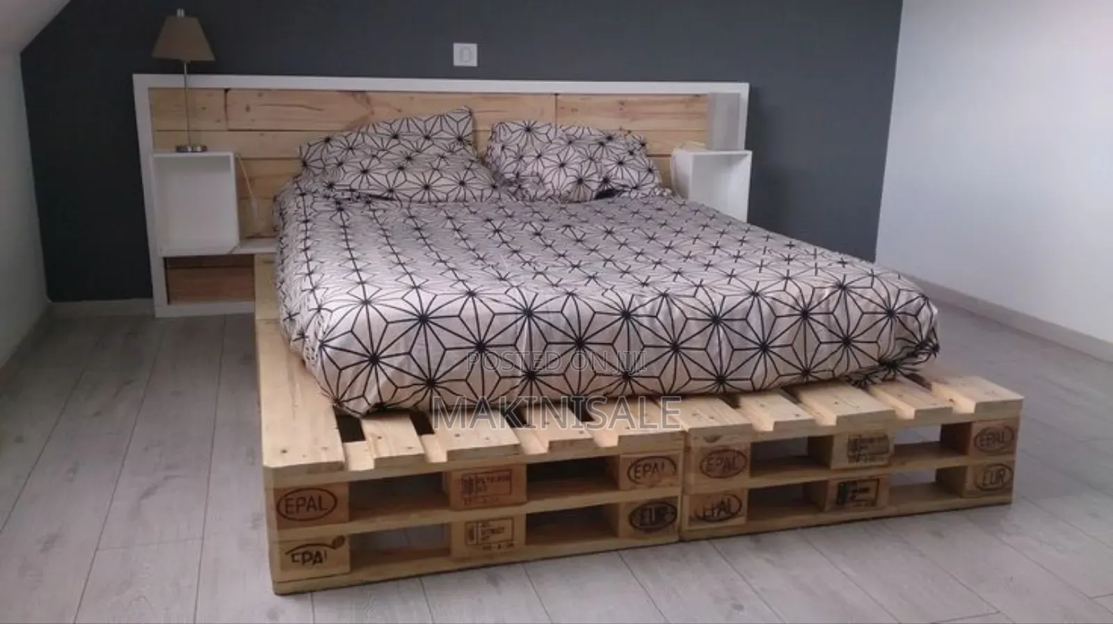 Kitanda Kzuri Cha Pallet Bed