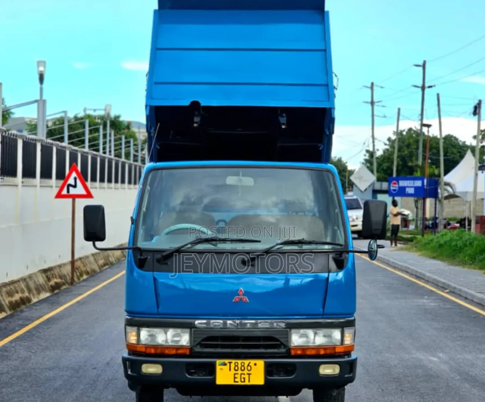 Mitsubishi Canter Tipper