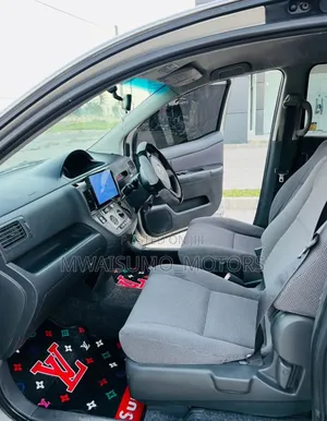 Toyota Raum 2003 Silver
