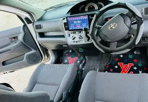 Toyota Raum 2003 Silver