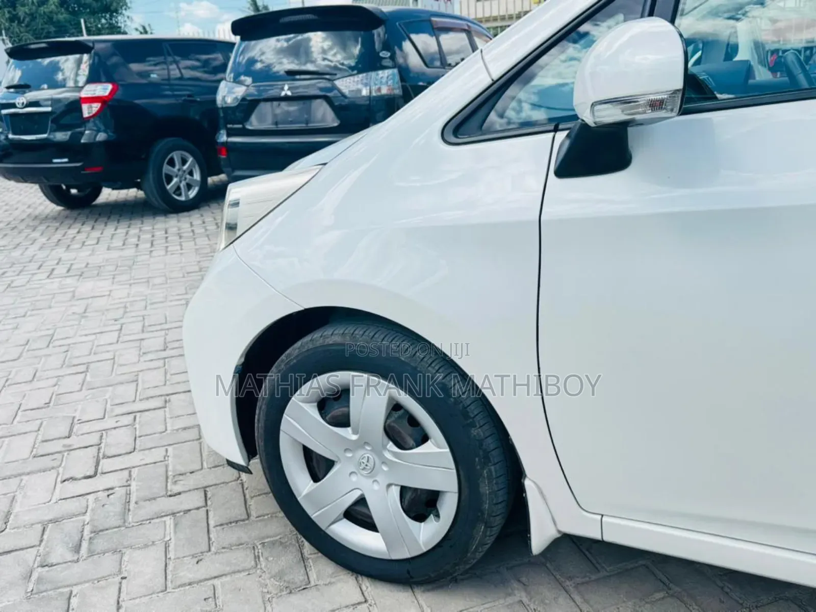 Toyota Ractis 2011 White