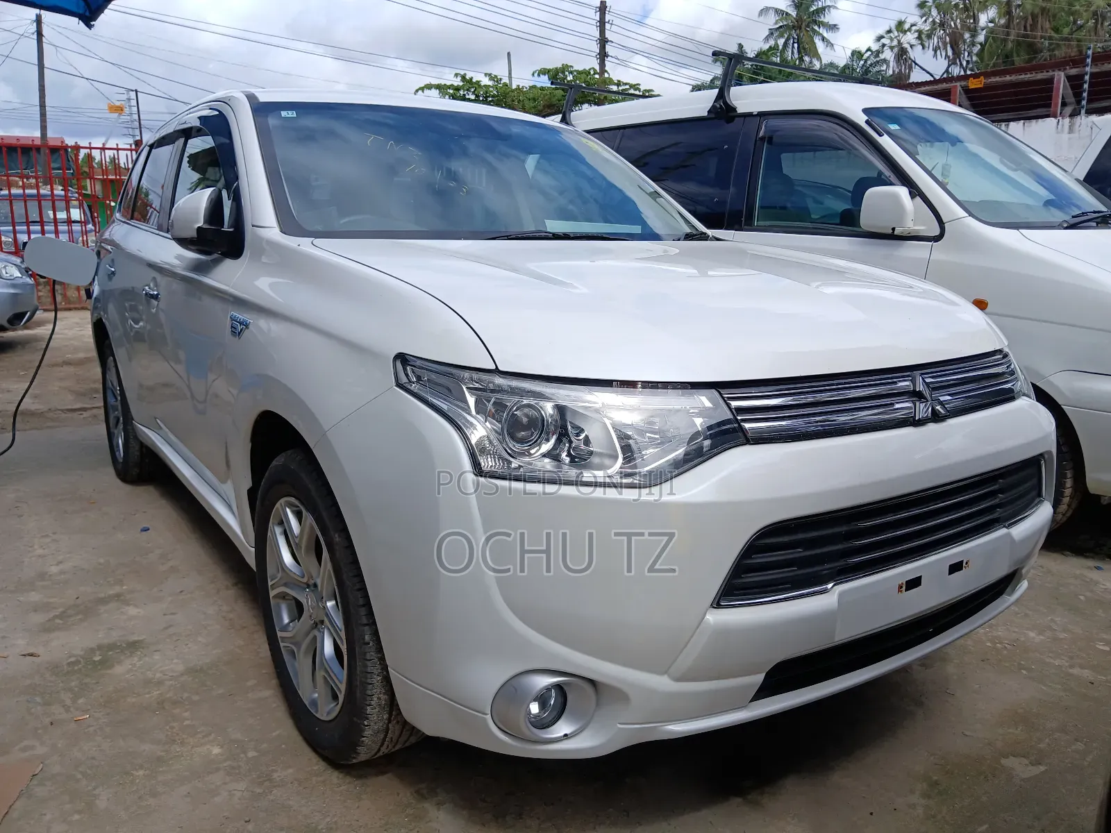 Mitsubishi Outlander PHEV 2018 White
