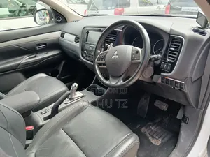 Mitsubishi Outlander PHEV 2018 White