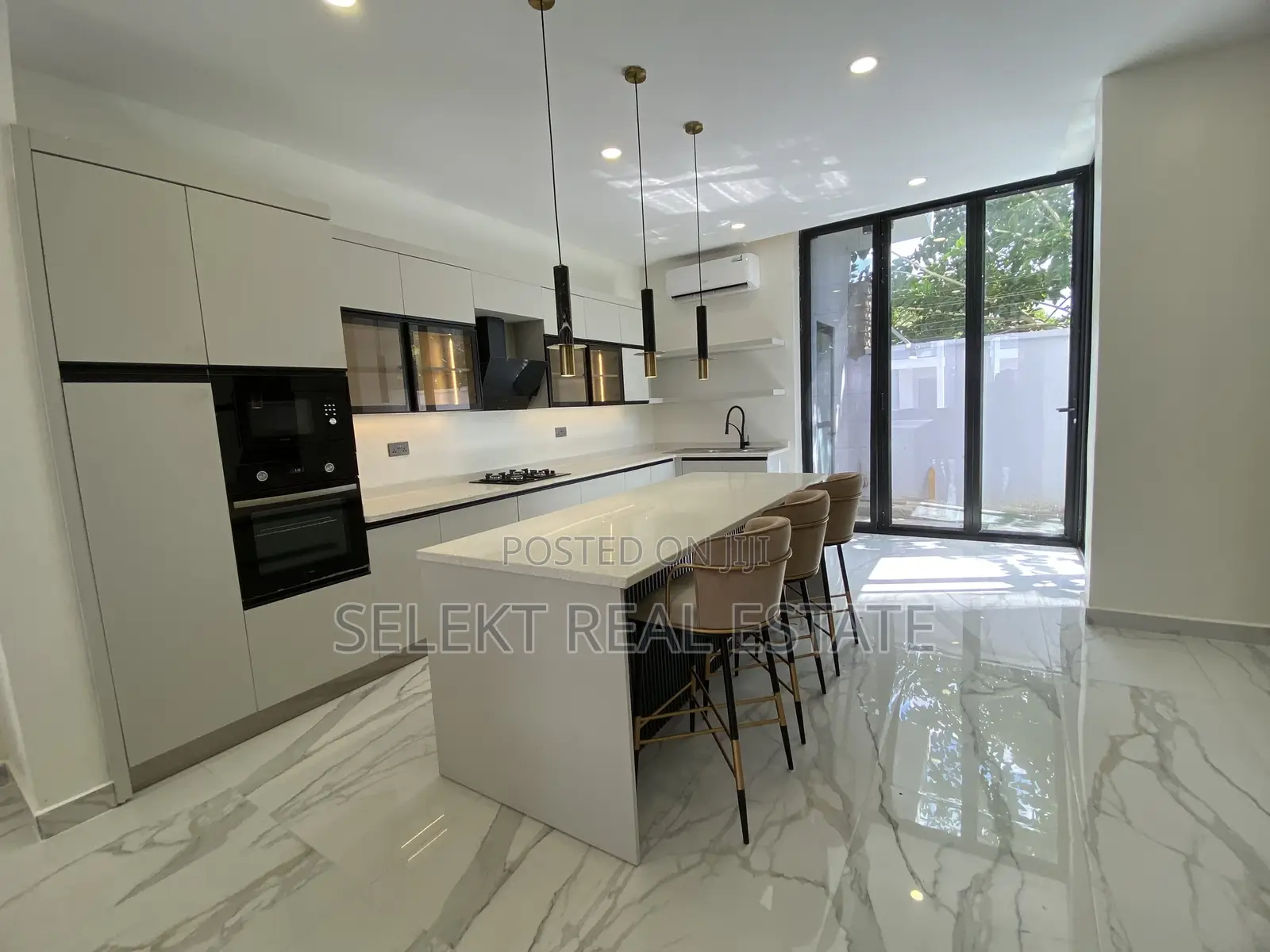 Furnished 4bdrm Villa in Oyster Bay for rent
