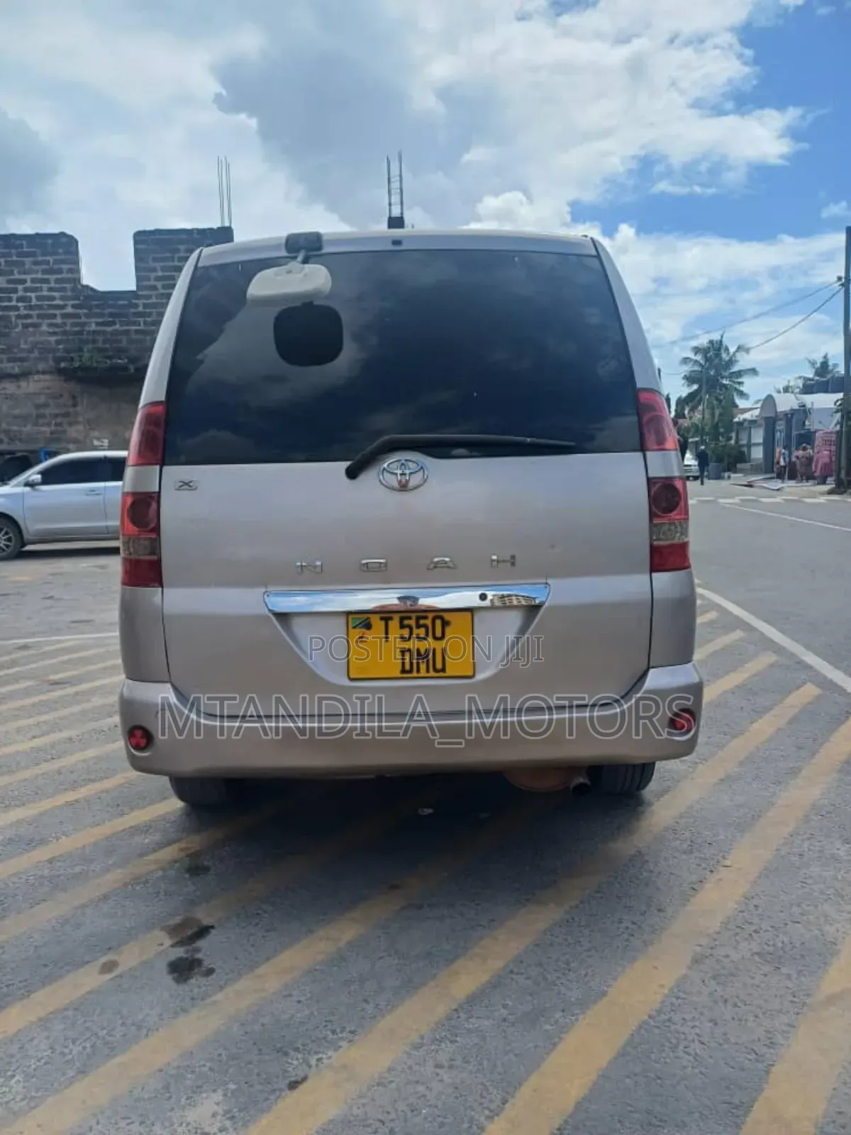 Toyota Noah 2.0 AWD (8 Seater) 2005 Silver