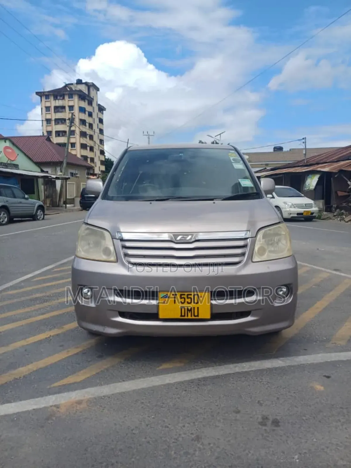 Toyota Noah 2.0 AWD (8 Seater) 2005 Silver