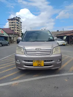 Toyota Noah 2.0 AWD (8 Seater) 2005 Silver