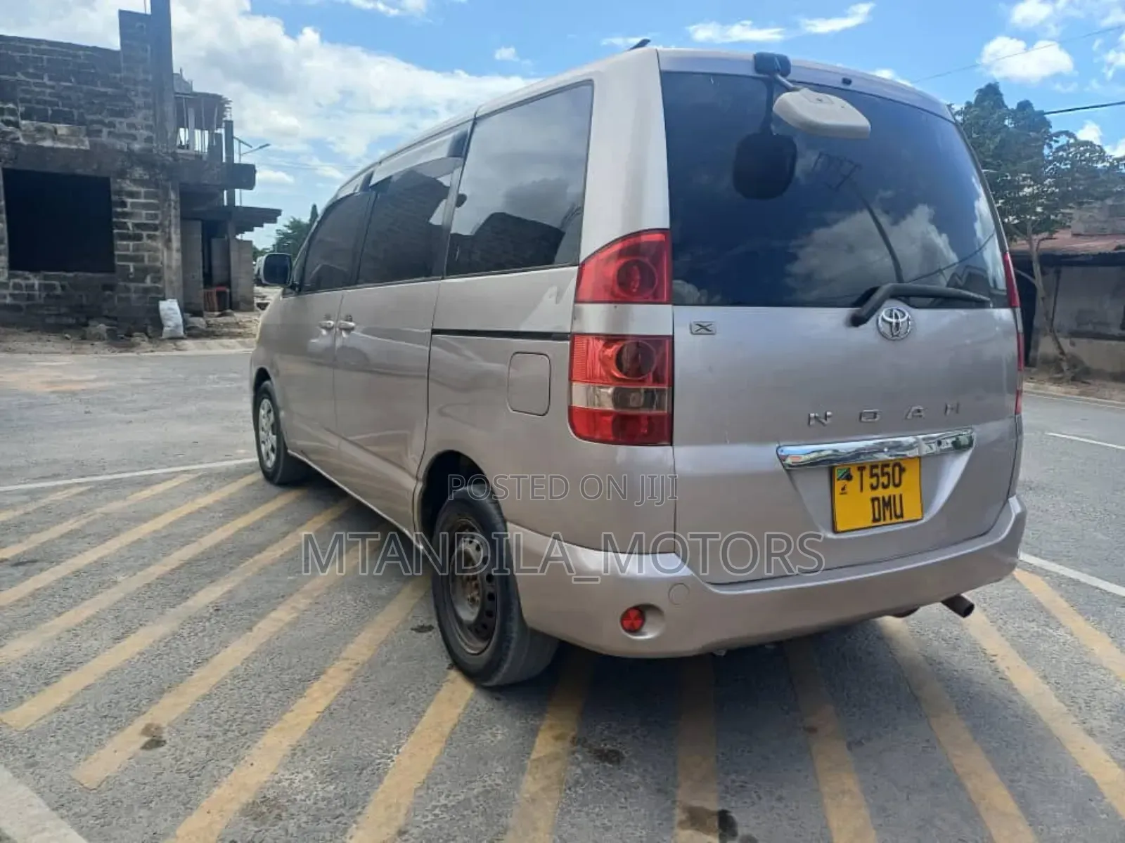 Toyota Noah 2.0 AWD (8 Seater) 2005 Silver