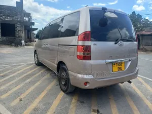 Toyota Noah 2.0 AWD (8 Seater) 2005 Silver