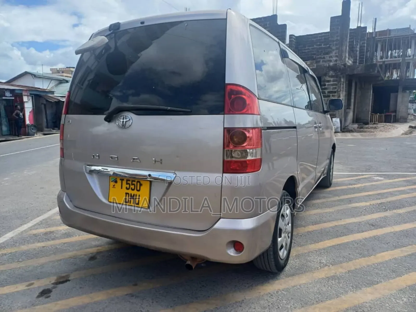 Toyota Noah 2.0 AWD (8 Seater) 2005 Silver