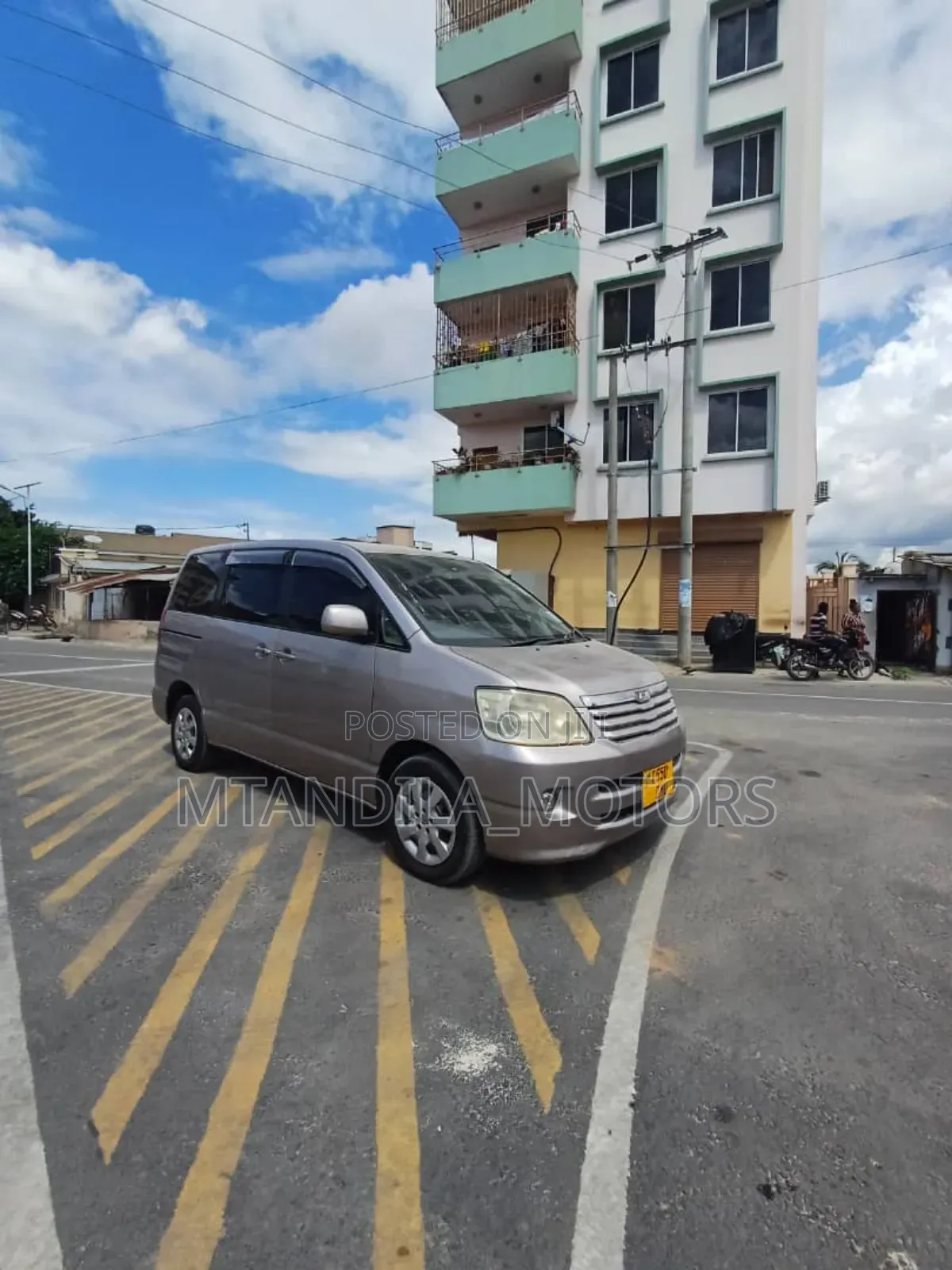 Toyota Noah 2.0 AWD (8 Seater) 2005 Silver