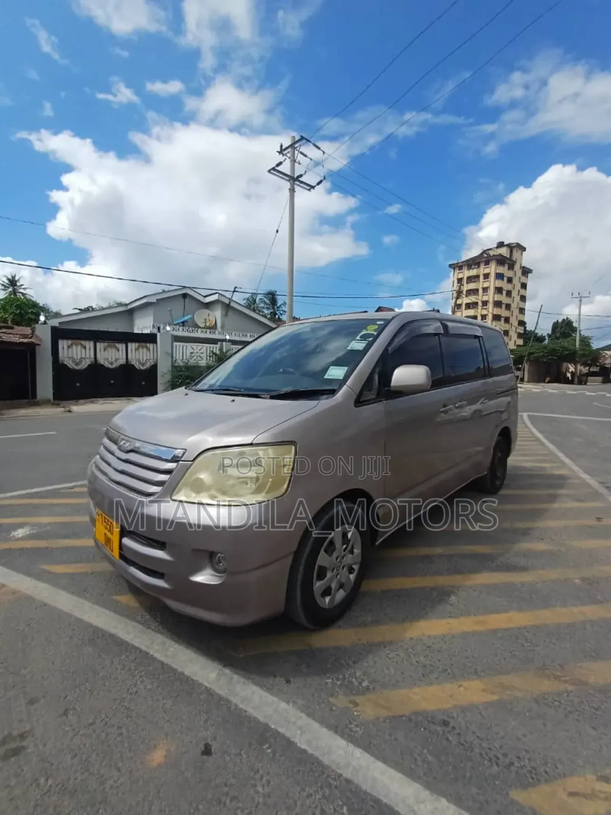 Toyota Noah 2.0 AWD (8 Seater) 2005 Silver