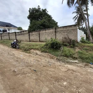 Kiwanja Kinauzwa Mbezibeach