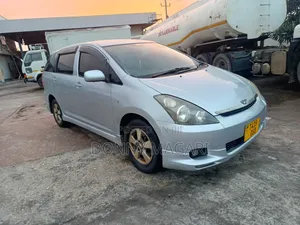 Photo - Toyota Wish 2006 Silver