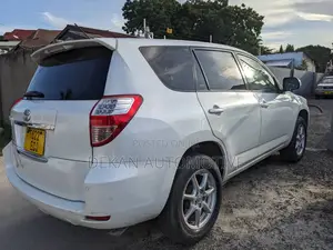 Toyota Vanguard 2008 White