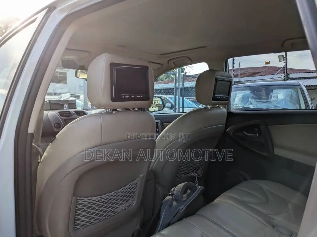 Toyota Vanguard 2008 White