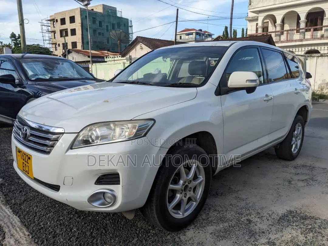 Toyota Vanguard 2008 White