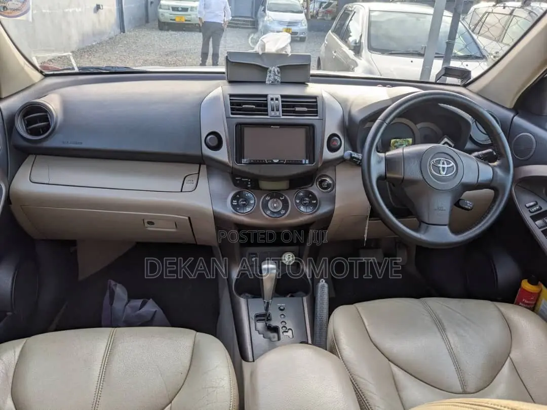 Toyota Vanguard 2008 White