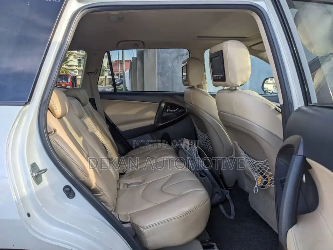 Toyota Vanguard 2008 White