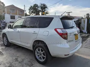 Toyota Vanguard 2008 White