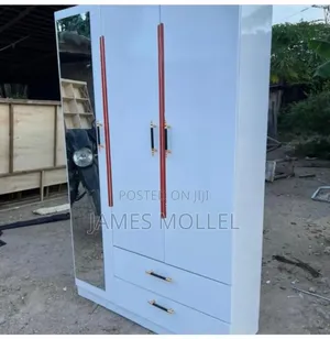 Kabati La Milango Mitatu