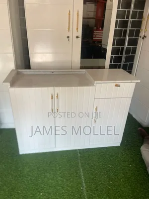 Kitchen Cabinet Milango Mitatu